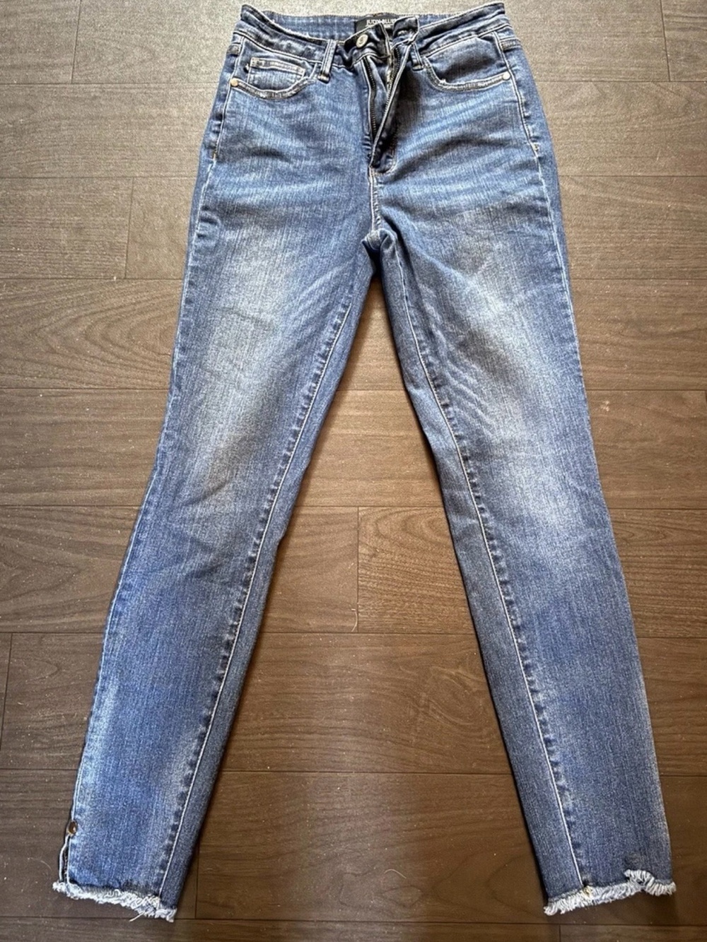 Women's Judy Blue size 5/27 Skinny fit Jeans Frayed Edging
